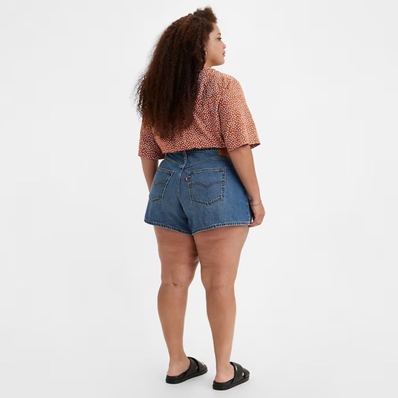 NEW! Levi"s High Waisted Mom Shorts Denim Jean Blue Medium Wash SZ 24W - Picture 2 of 16